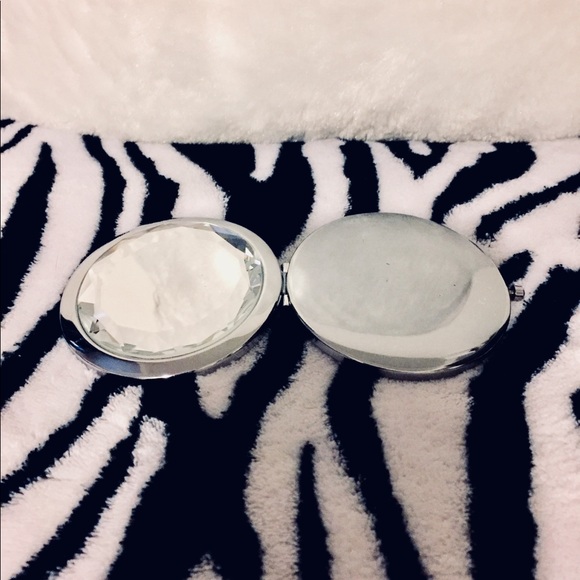 Diamond Compact - Picture 3 of 3